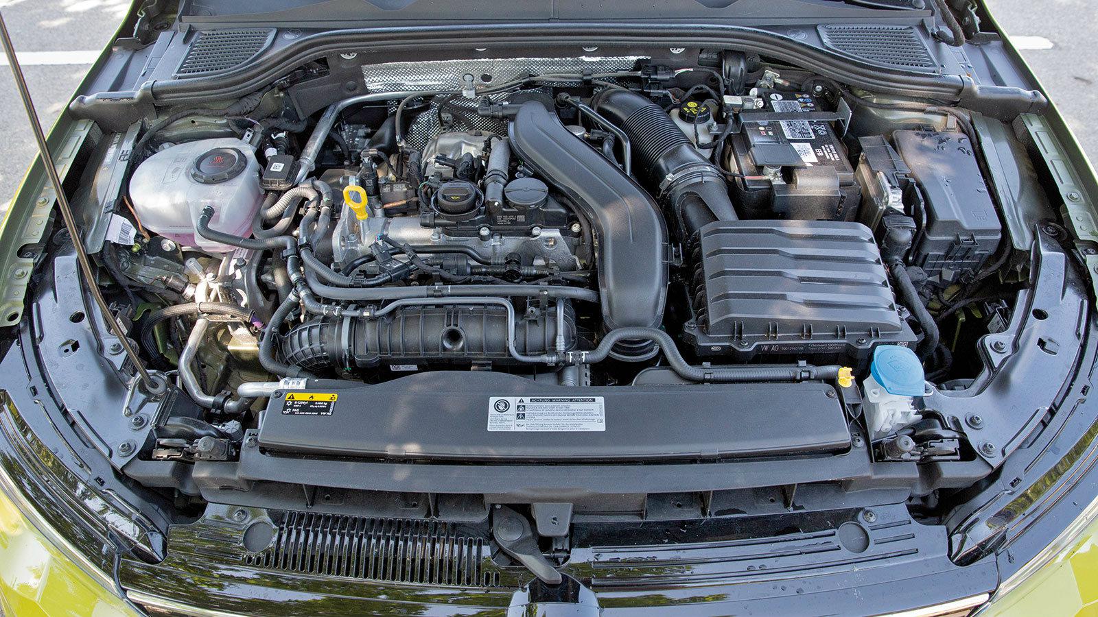 Οδηγούμε το νέο VW Golf 1.0 eTSI 