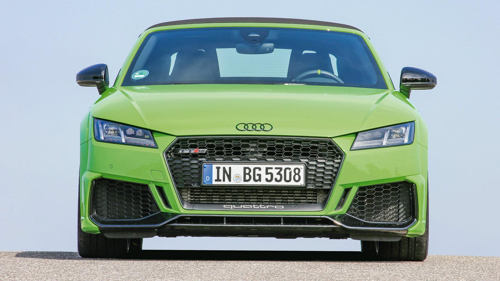 Συγκρίνουμε το Audi TT RS Roadster με Porsche Boxster GTS 