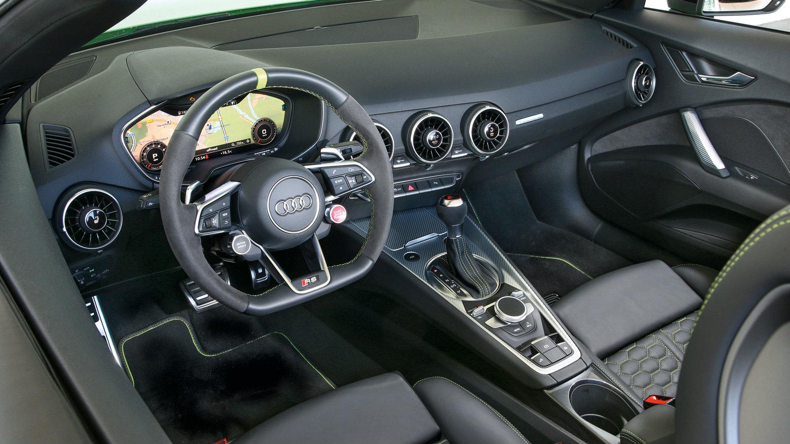 Συγκρίνουμε το Audi TT RS Roadster με Porsche Boxster GTS 