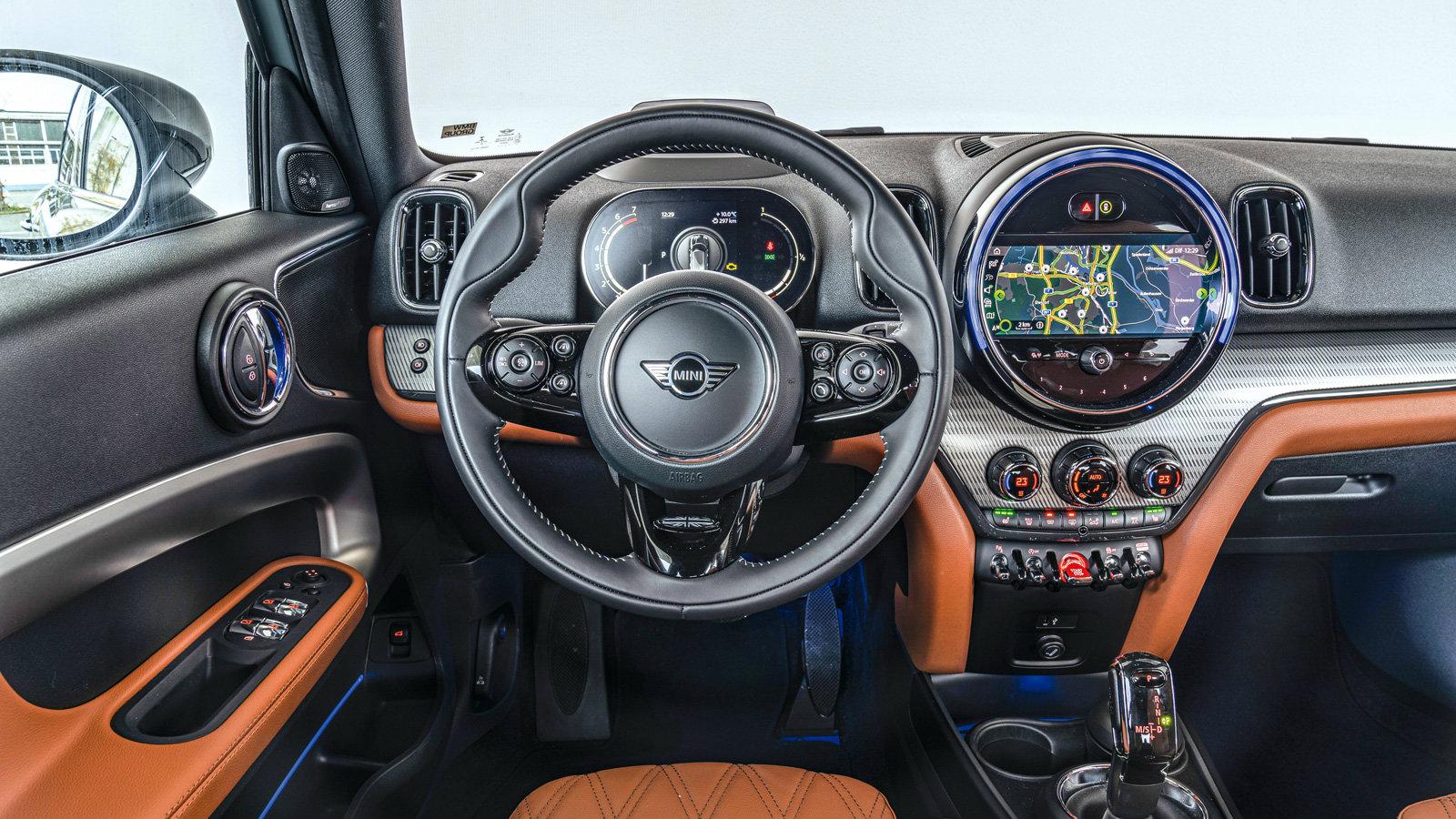 Συγκρίνουμε Mercedes GLA 250 vs MINI Cooper S Countryman