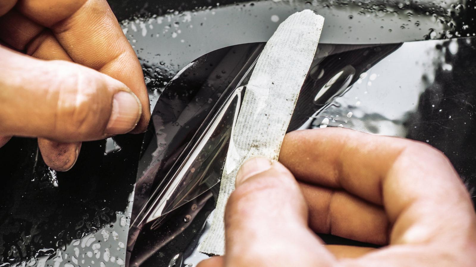 Έτσι θα βάλεις μόνος σου φιμέ μεμβράνες