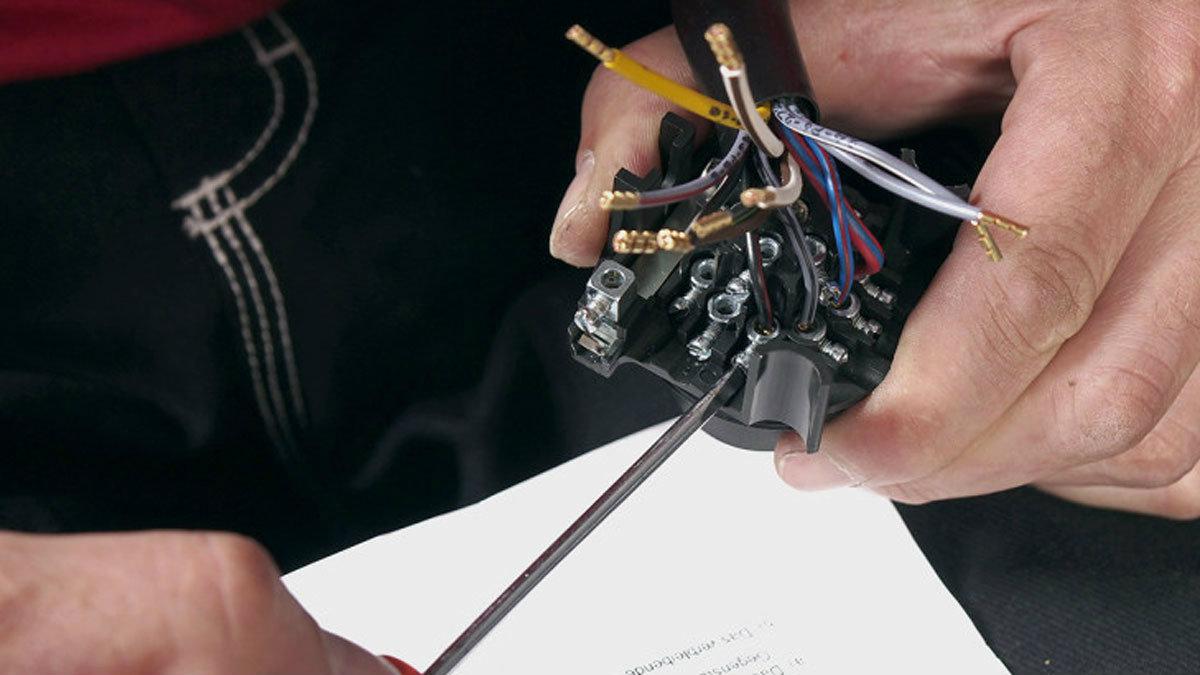 Τι προσέχουμε και πώς τοποθετούμε μόνοι μας έναν κοτσαδόρο;