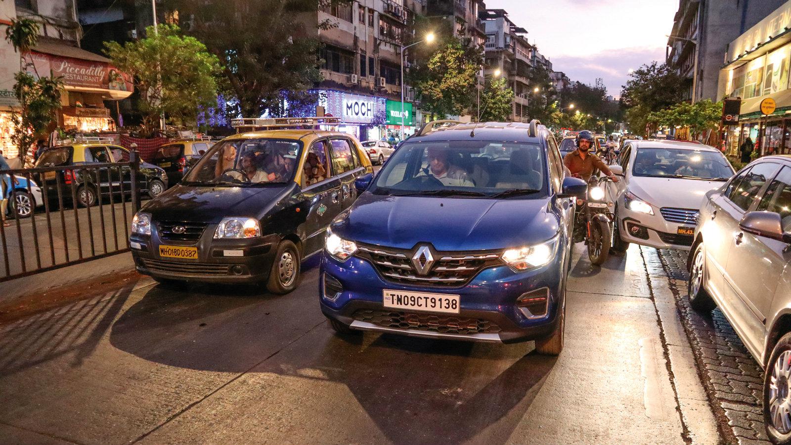 Πως είναι να οδηγείς στους άναρχους δρόμους της Ινδίας?