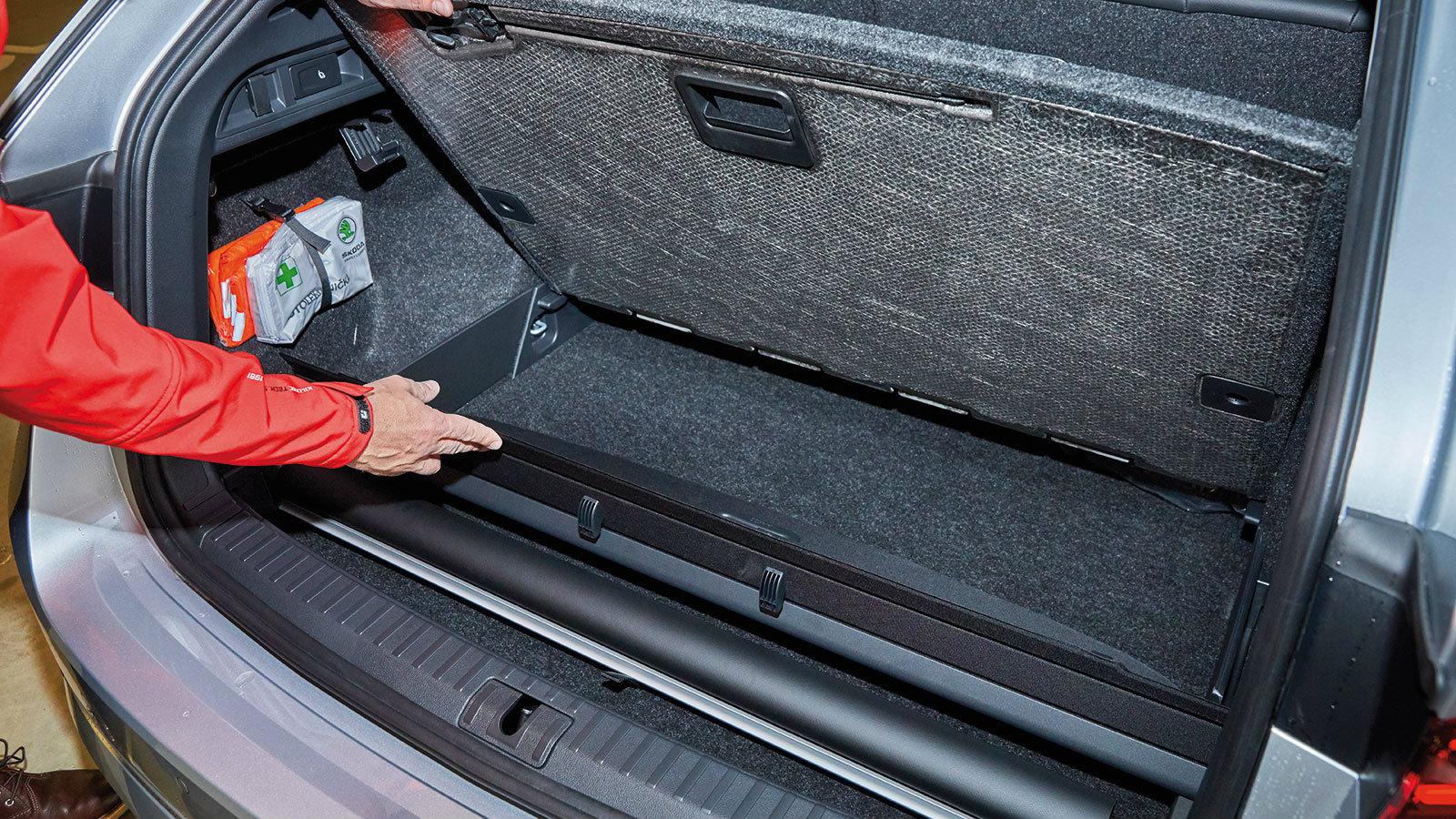 6. Μια ειδική θήκη για τα ρολό! Αντί μιας ολόκληρης... κασέτας, για την κάλυψη του χώρου αποσκευών υπάρχουν δύο ρολό, τα οποία βρίσκουν χώρο κάτω από 