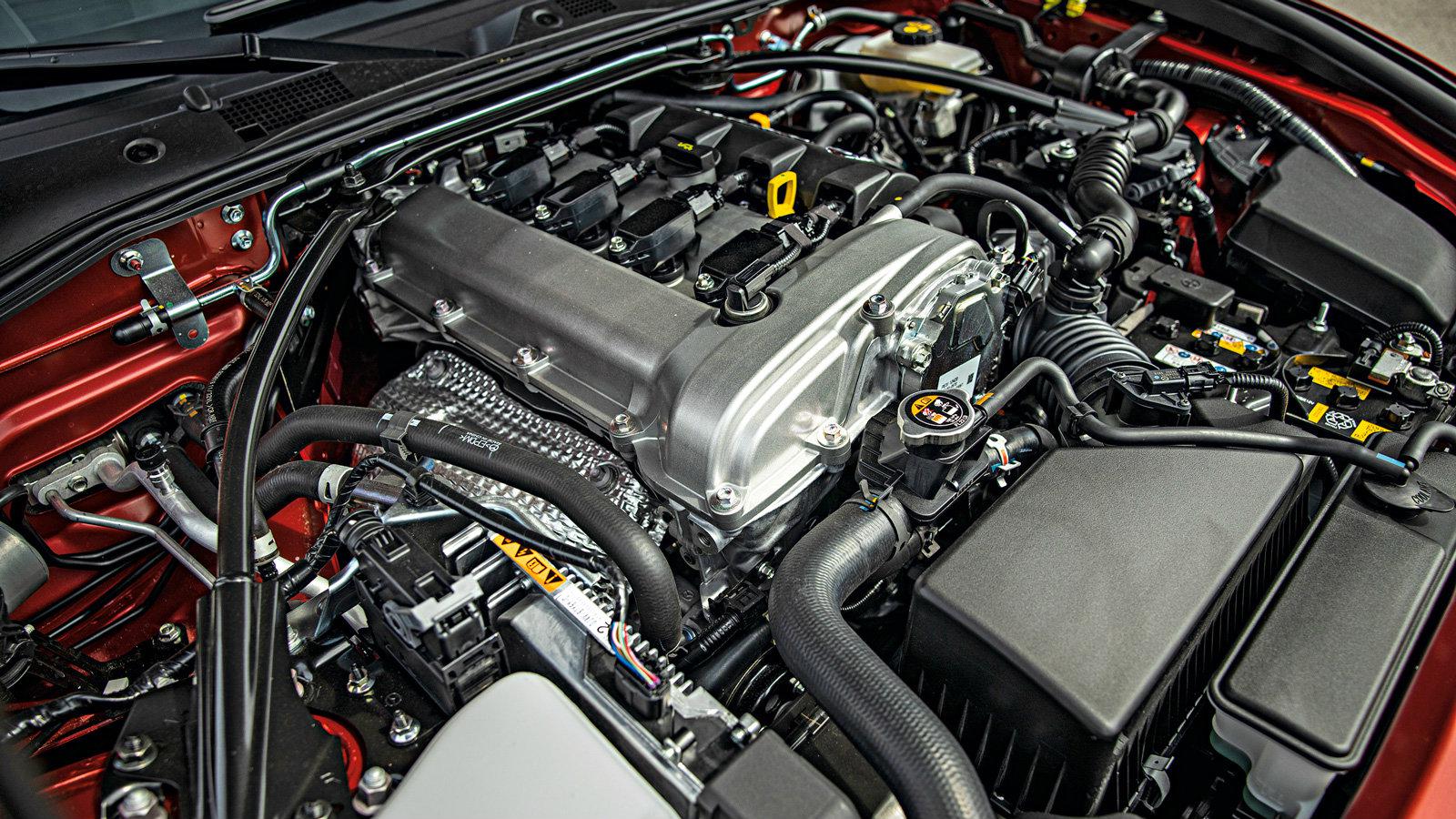 Συγκρίνουμε Mazda MX-5 με BMW Z4