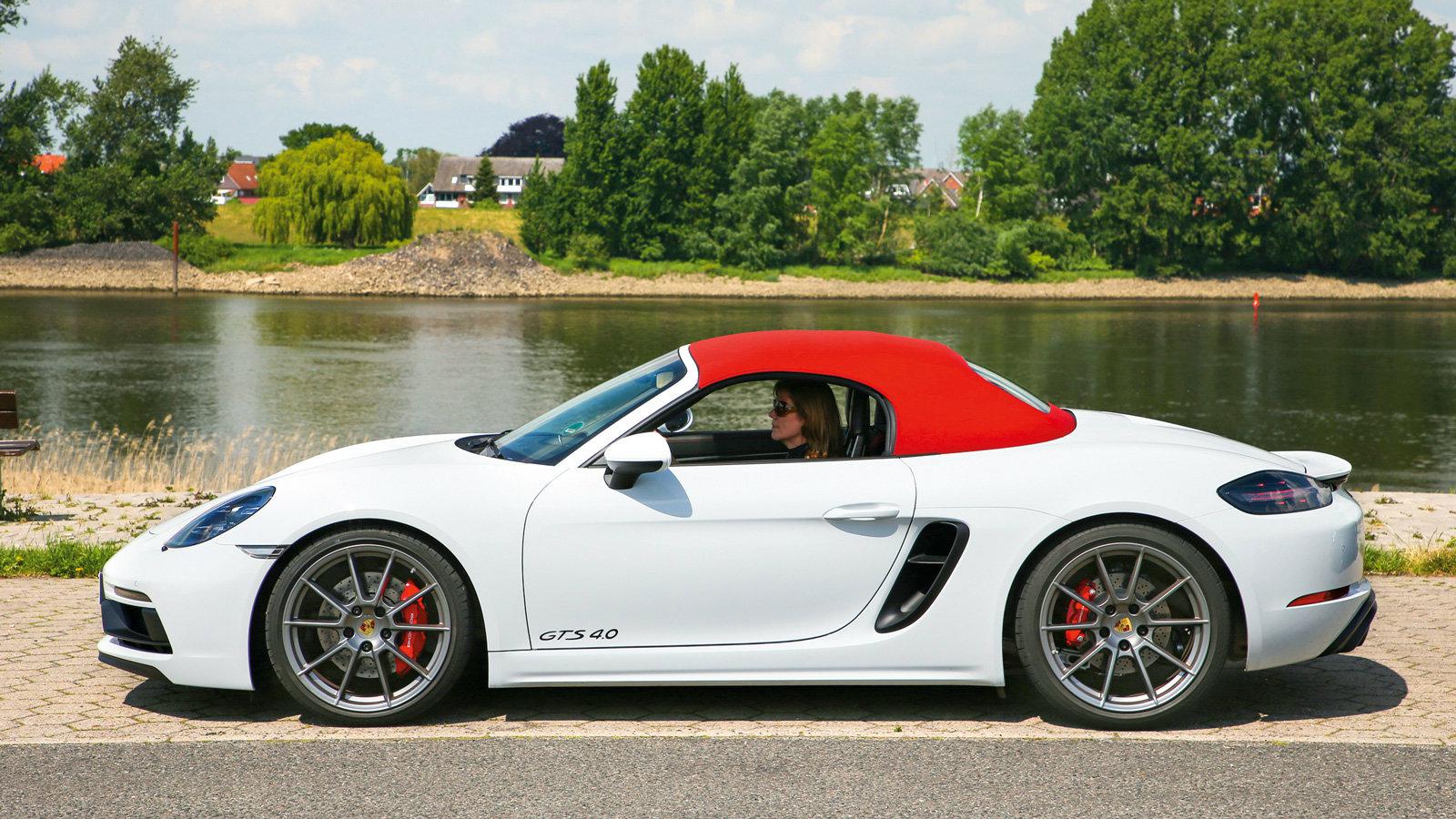 Συγκρίνουμε το Audi TT RS Roadster με Porsche Boxster GTS 