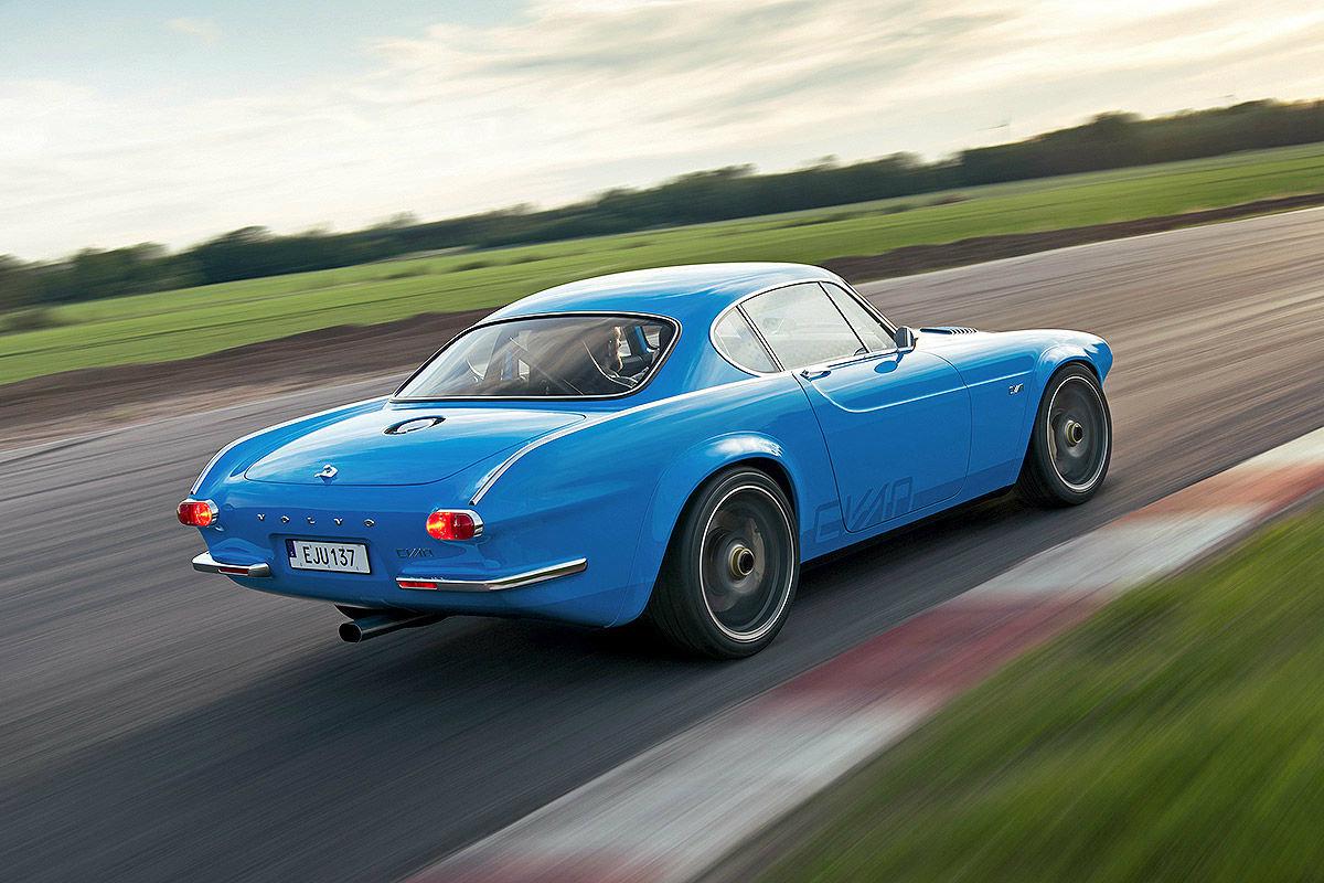 «Παντρεύει» παρελθόν και παρόν το ρετρό Volvo P1800 Cyan 