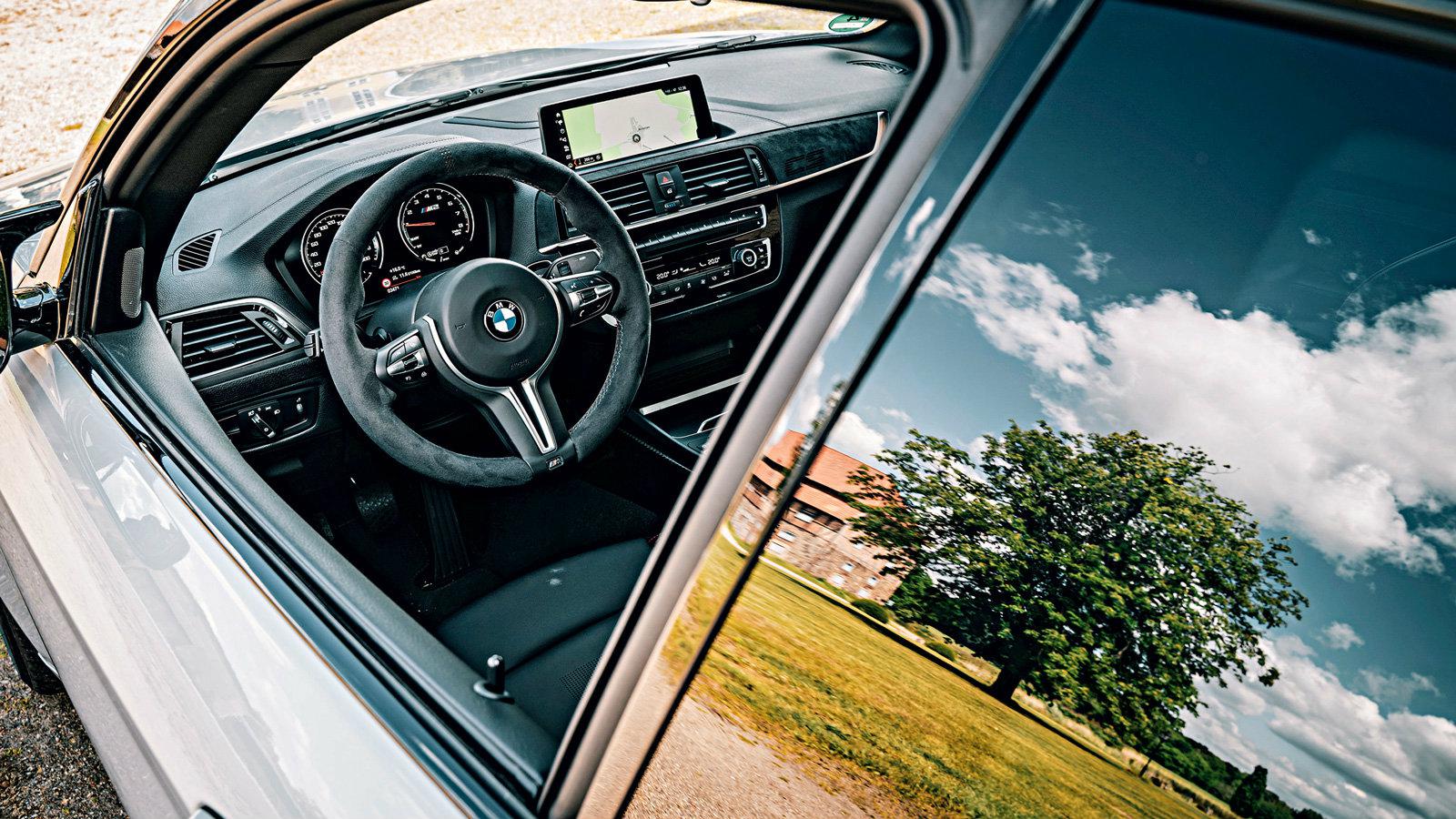 BMW M2 CS vs BMW 323i