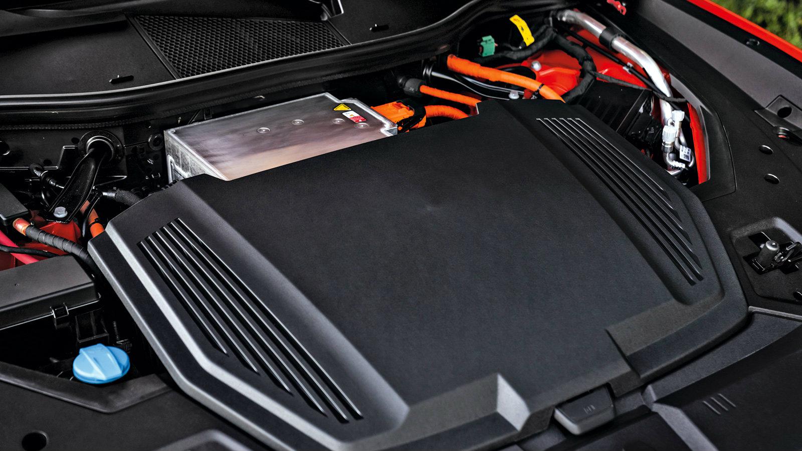 Οδηγούμε το νέο Audi e-tron S Sportback 