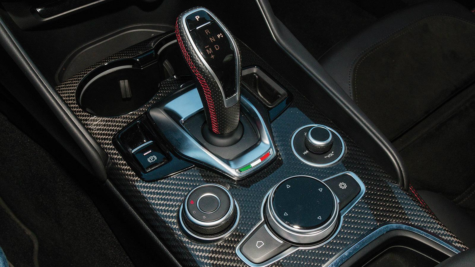 Alfa Romeo Giulia: Σκληροπυρηνική, τετρακίνητη με 280 ίππους