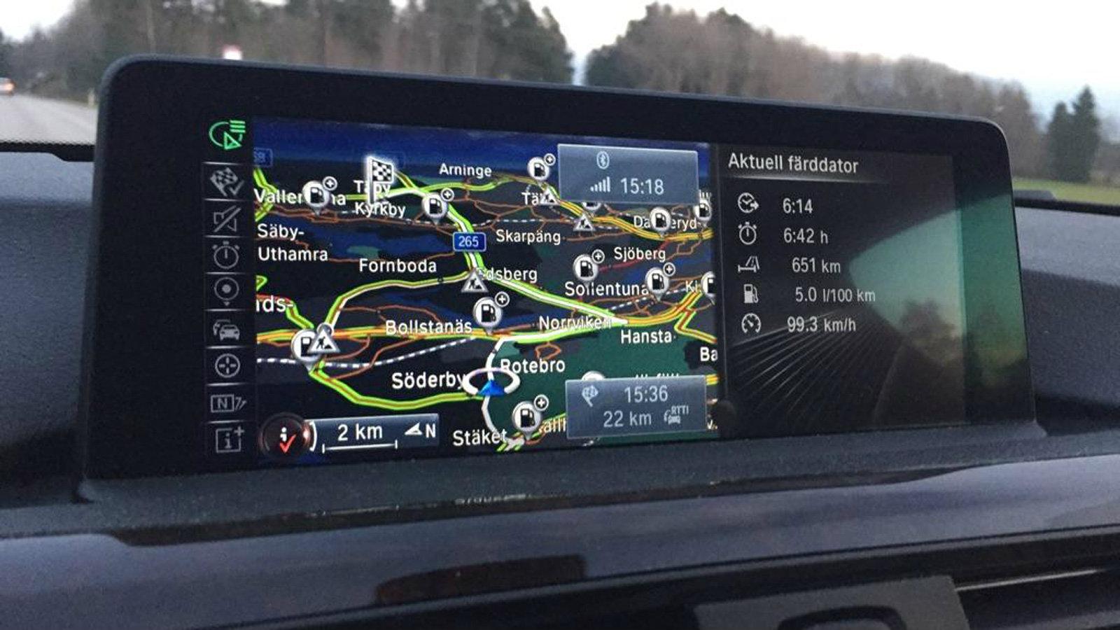 Ειδοποίηση για μπλόκα, ραντάρ και κάμερες από την BMW 