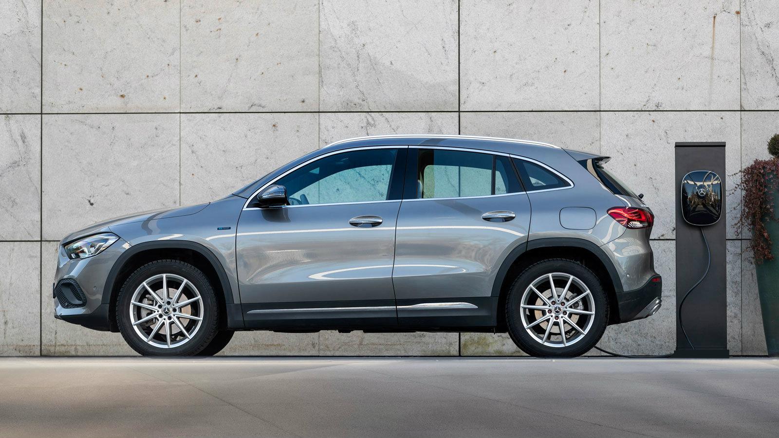 Οι νέες Mercedes GLA 250 e και CLA 250 e 