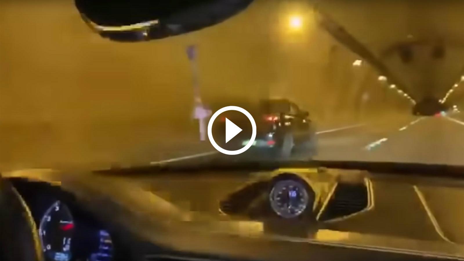 Porsche τρώει κυριολεκτικά τη σκόνη του Ibiza [video]