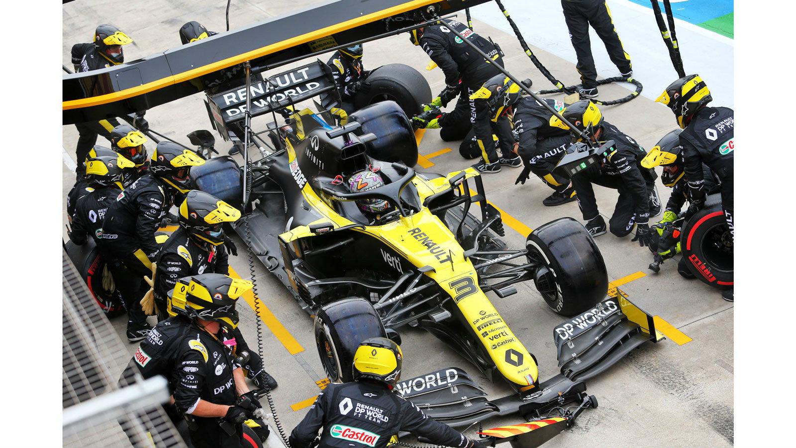 Η Renault World F1 Team στο πόντιουμ των νικητών
