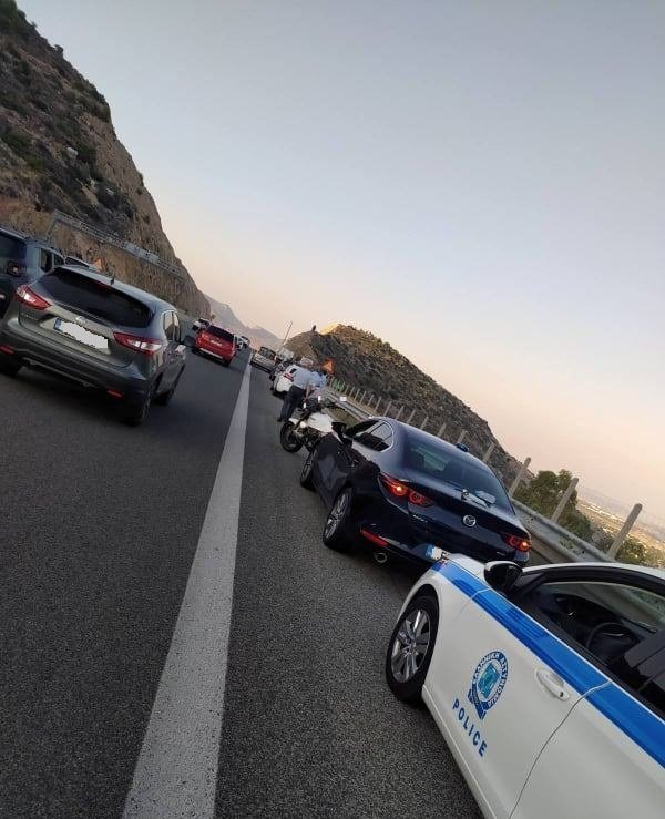 «Ντου» της αστυνομίας στους... μάγκες της ΛΕΑ, «ξηλώθηκαν» πινακίδες