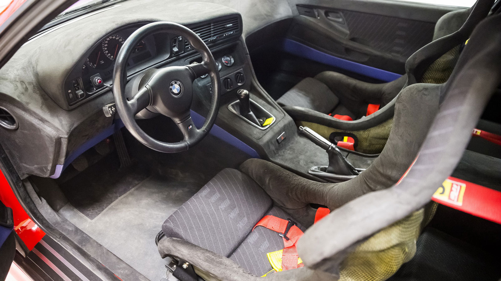 Η BMW αναπαλαίωσε την μυθική M8 E31