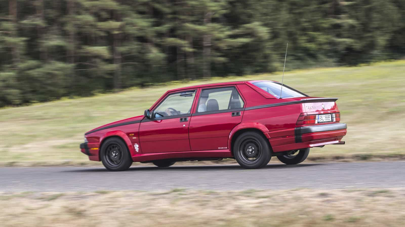 Alfa Romeo 75: Η τελευταία «γνήσια» Alfa