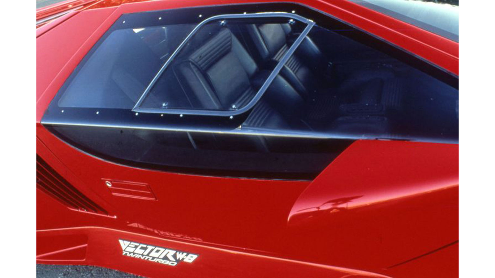 Vector: Η εξωφρενική εταιρεία που ήθελε να «χτυπήσει» τα ιταλικά supercars