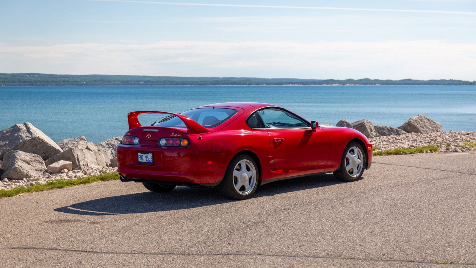 Εργοστασιακή μέχρι τελευταίας βίδας, με την θρυλική φτερούγα να κοσμεί το πίσω μέρος