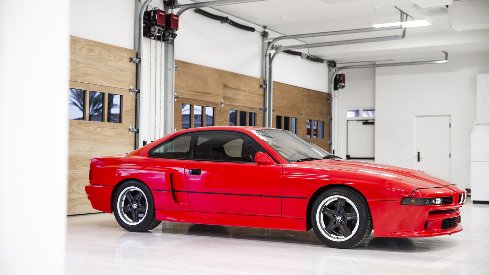 Η BMW αναπαλαίωσε την μυθική M8 E31