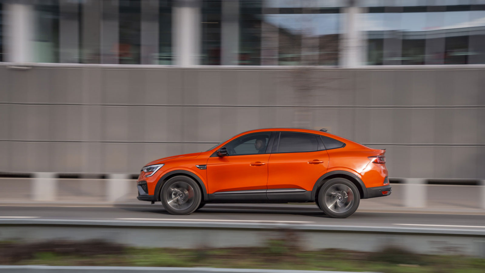 «Πατάει» στην Ευρώπη το νέο Renault Arkana