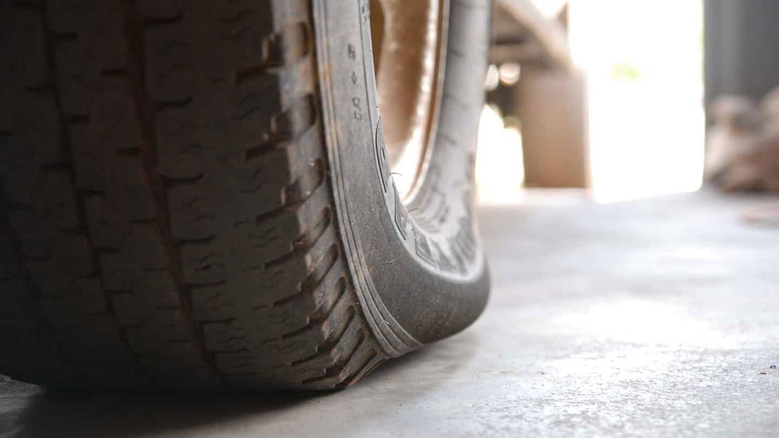 Ελαστικά: Αυτά τα λάθη εγκυμονούν κινδύνους 