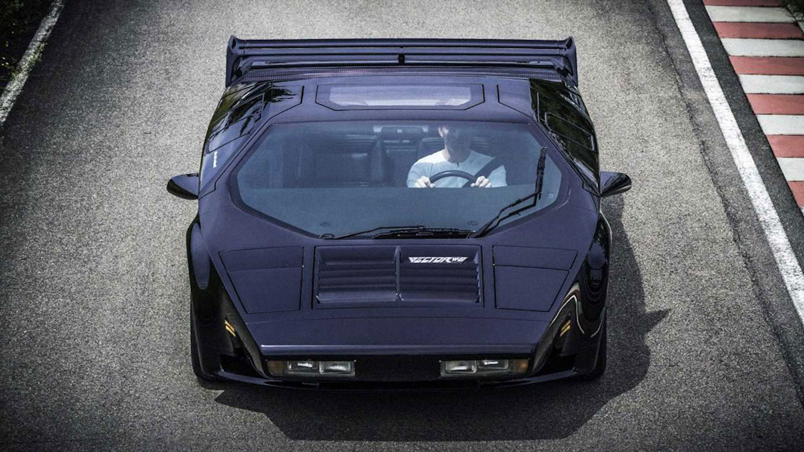 Vector: Η εξωφρενική εταιρεία που ήθελε να «χτυπήσει» τα ιταλικά supercars