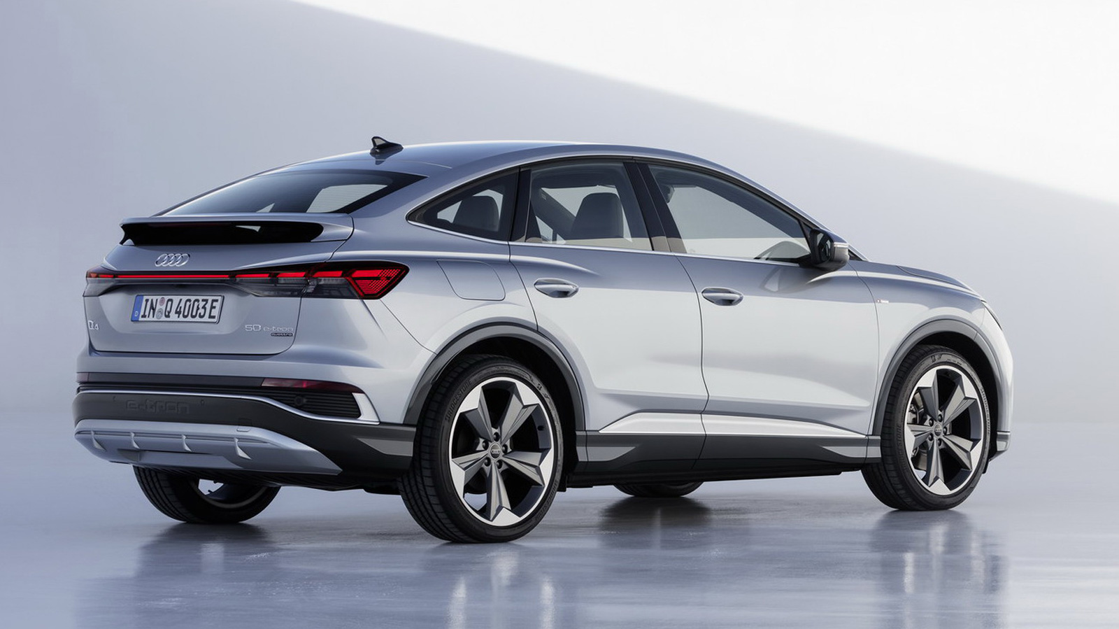 Πρεμιέρα για τα Audi Q4 e-tron και Q4 Sportback e-tron