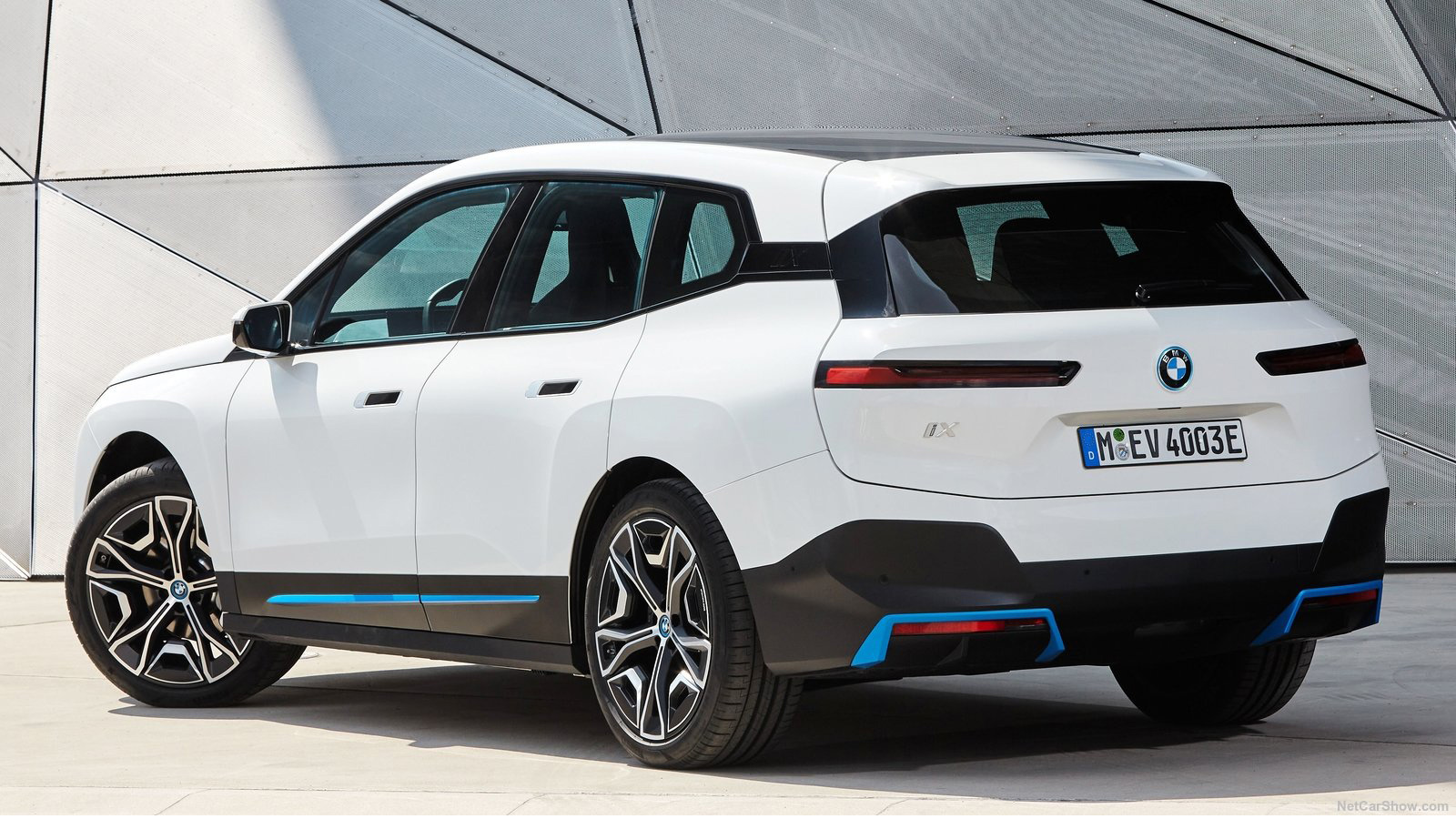 Η BMW iX με 630 χλμ. αυτονομίας αποκαλύπτεται 