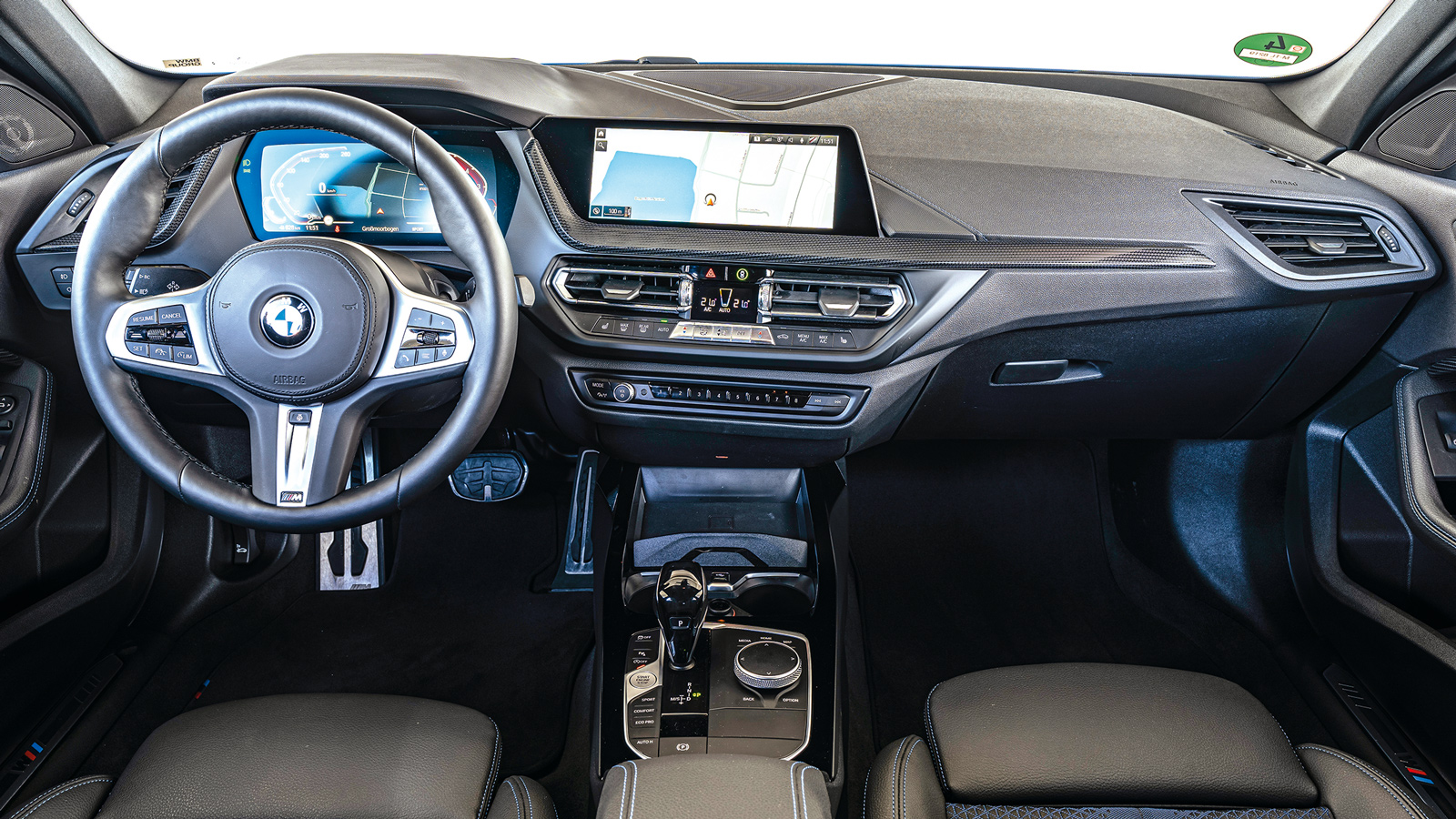 Συγκρίνουμε VW Golf 1.5 eTSI με BMW 118i 