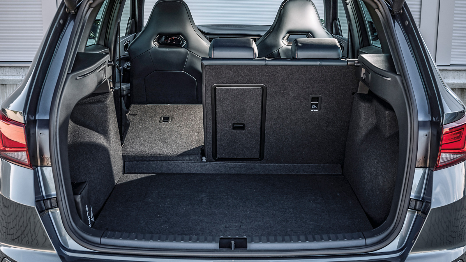 Συγκρίνουμε CUPRA Ateca με MINI Countryman JCW