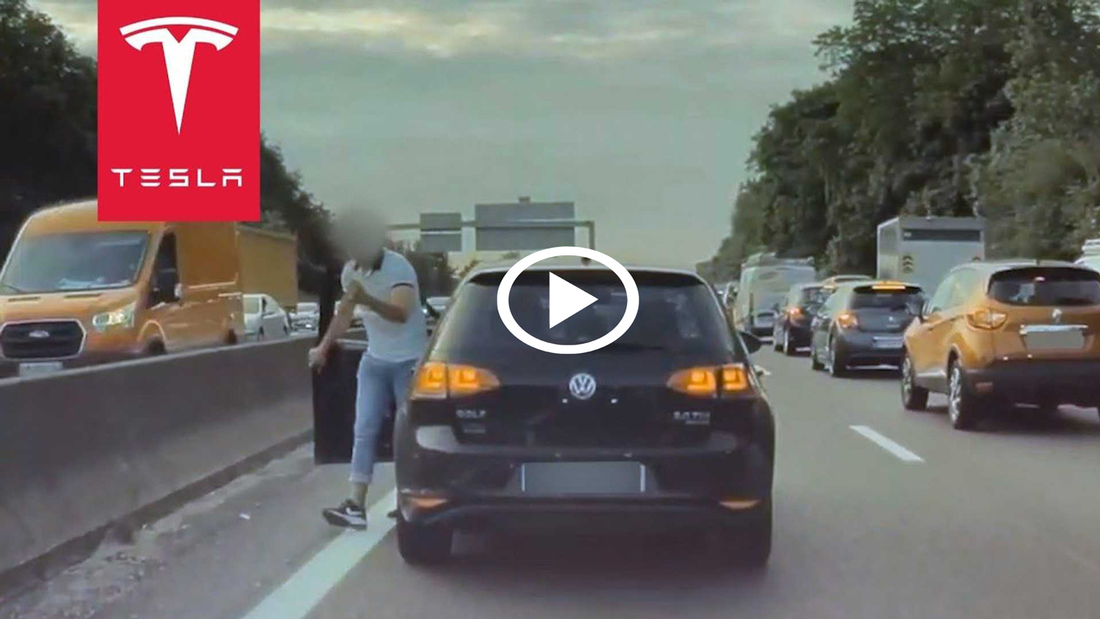 Έφτυσε γυναίκα για μια κόρνα [video]