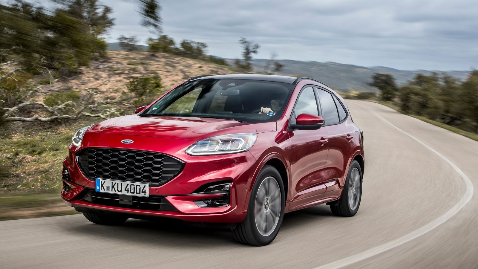 Top 10: Κορυφαίο σε πωλήσεις το Golf, πρώτο στα PHEV το Ford Kuga