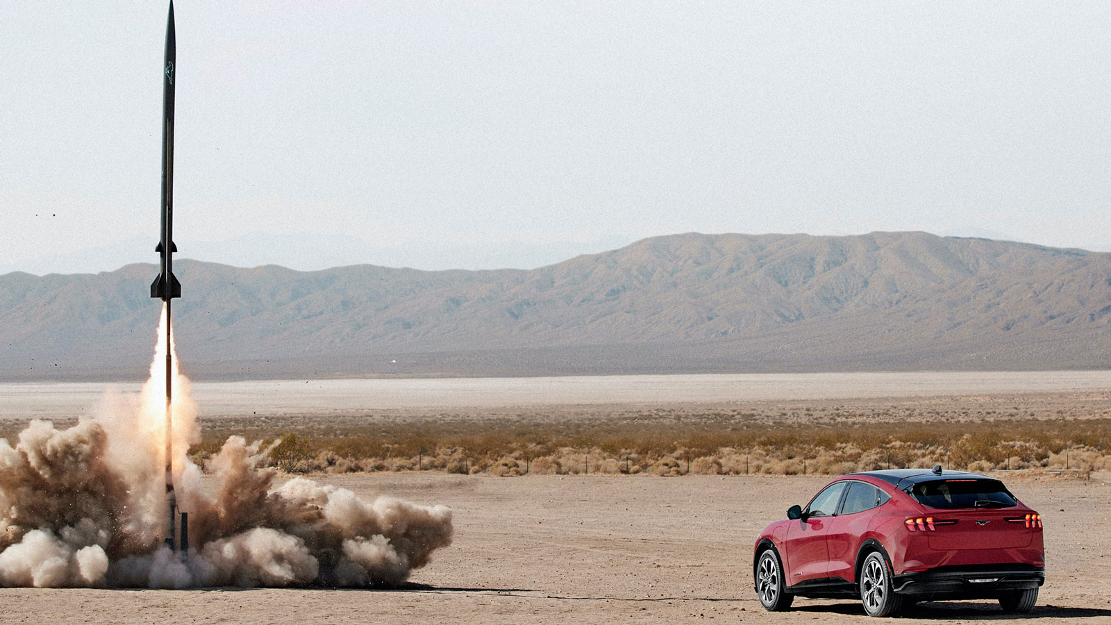 Η Ford Mustang Mach-E τα βάζει ακόμα και με πύραυλο