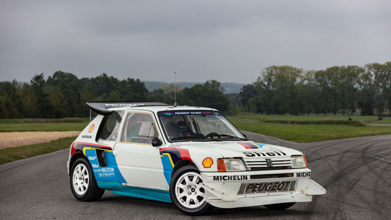 Στο σφυρί συλλογή με θρύλους του Group B