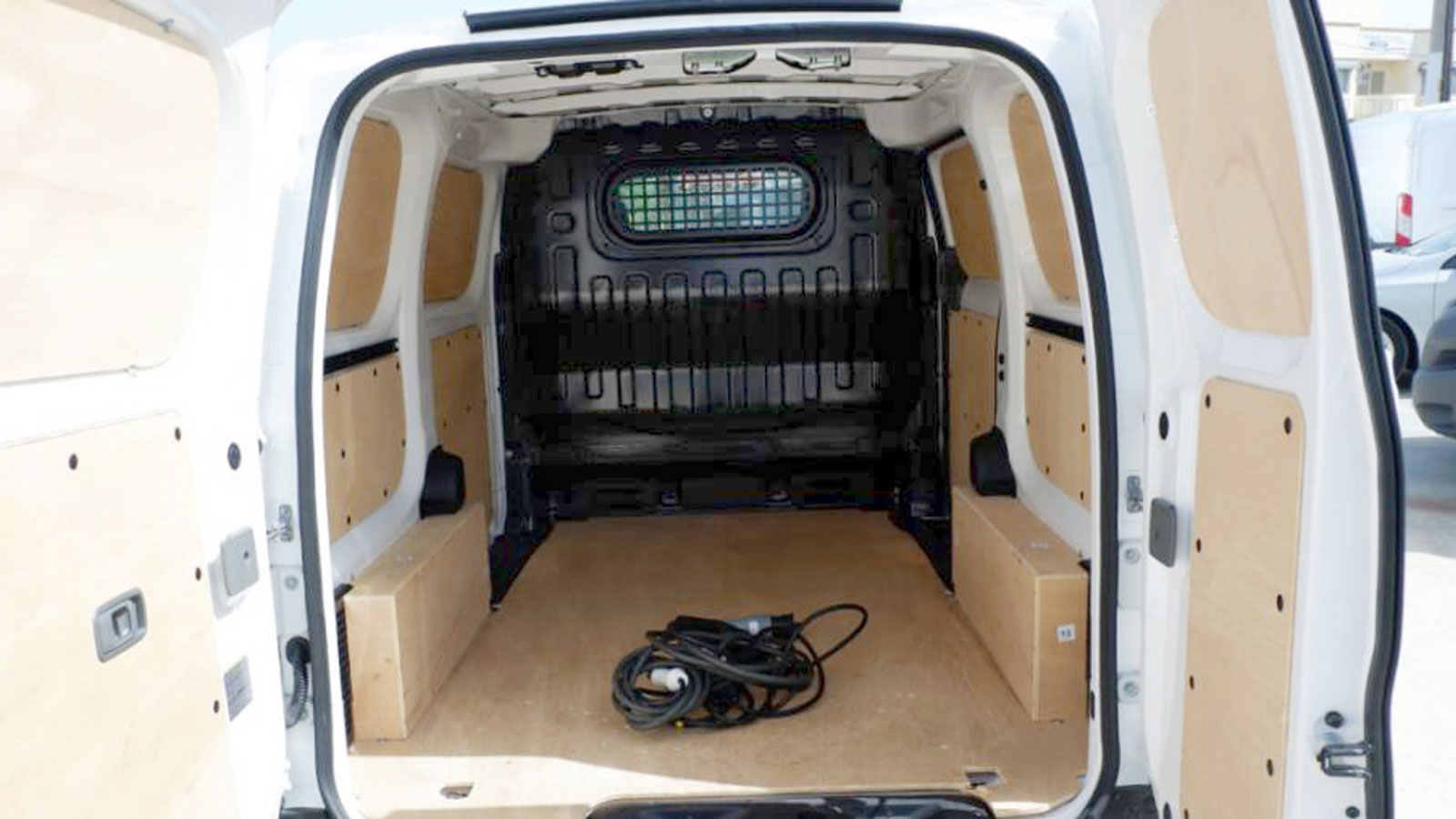 Το NISSAN E-NV200 στη ΛΟΥΝΤΖΗΣ