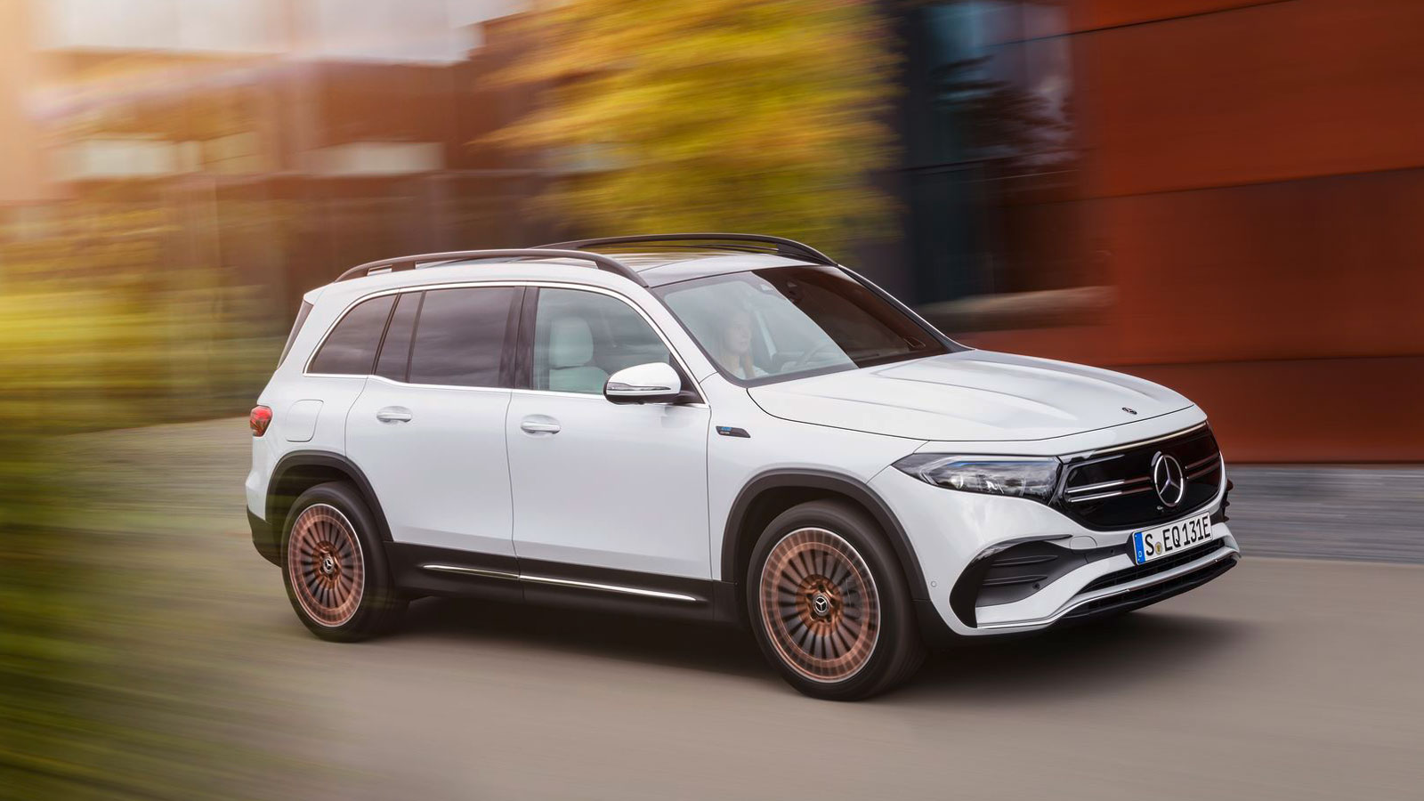 Επίσημη αποκάλυψη για την ηλεκτρική Mercedes EQB