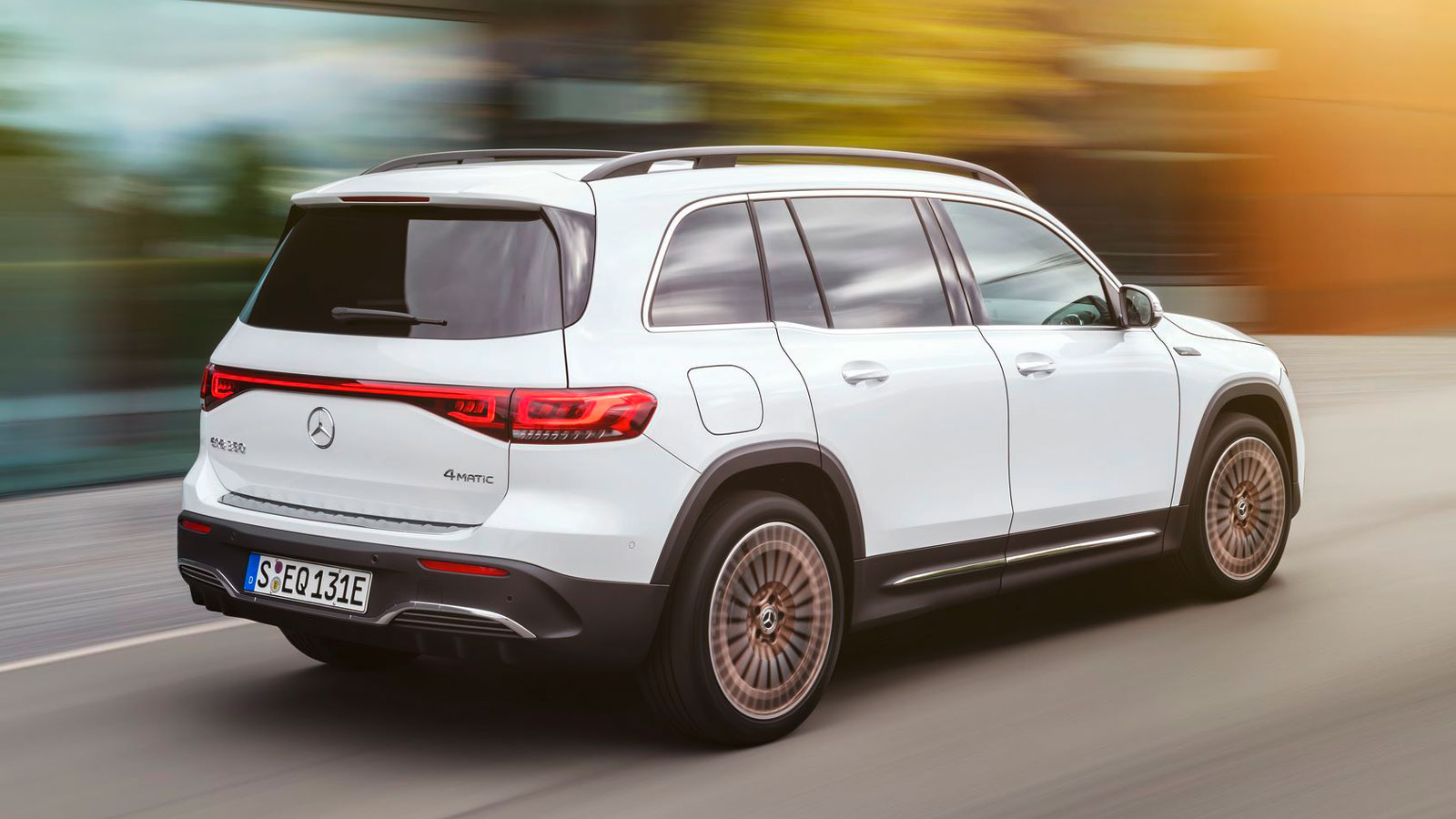 Επίσημη αποκάλυψη για την ηλεκτρική Mercedes EQB