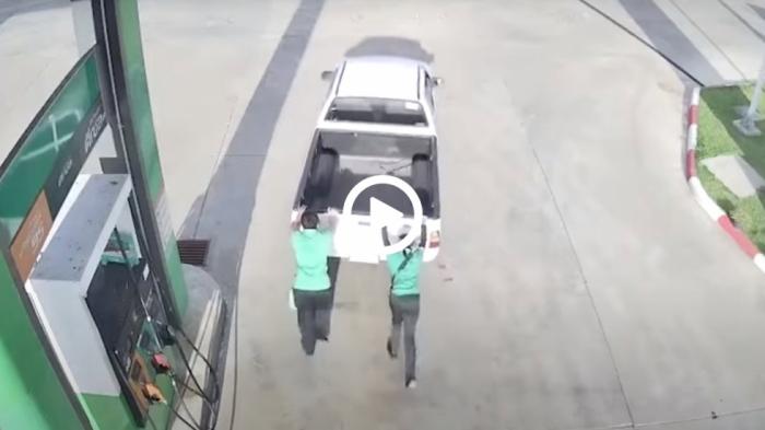 Μην βοηθάτε παιδιά, το καταστρέφω και μόνος μου [video]