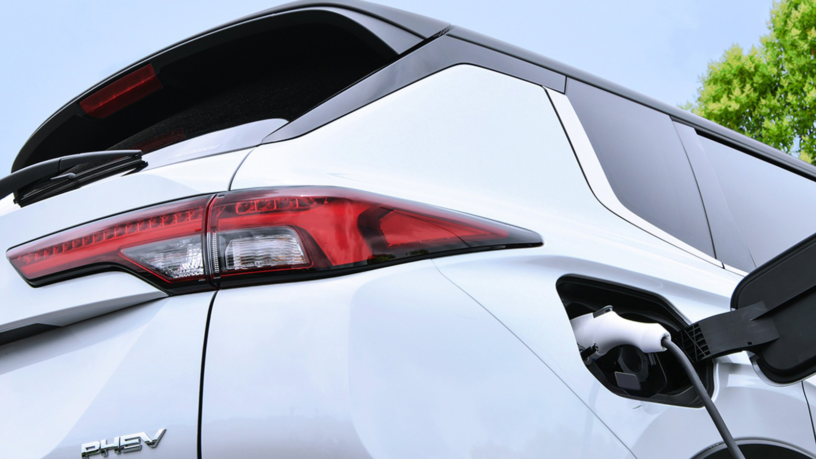 Φωτογραφίες από το νέο Mitsubishi Oultander Plug-in