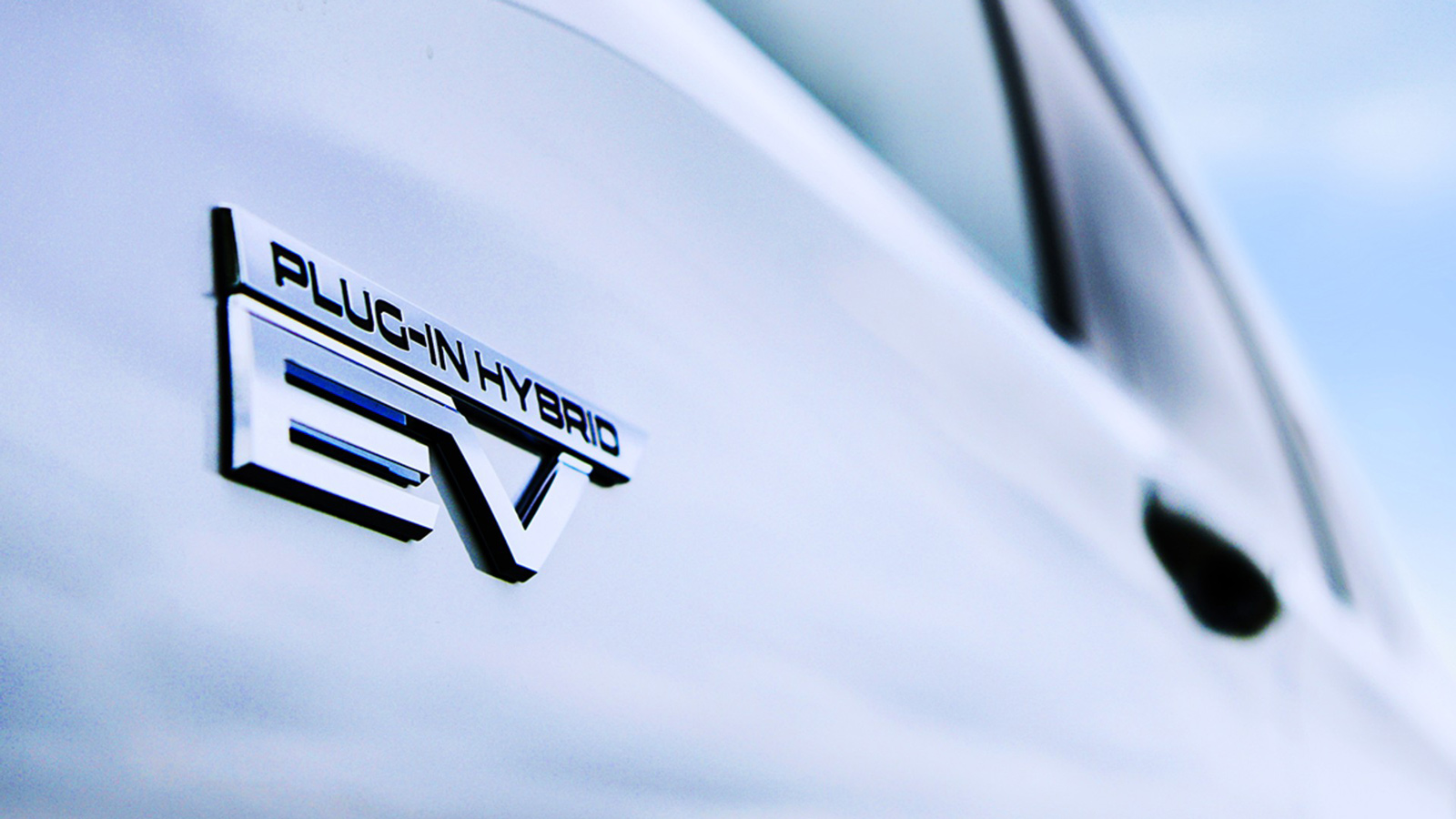 Φωτογραφίες από το νέο Mitsubishi Oultander Plug-in