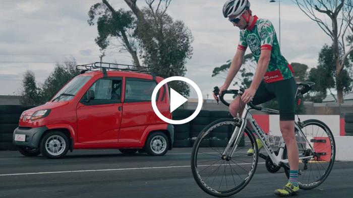 Μπορεί ποδήλατο να περάσει αυτοκίνητο σε κόντρα; [video]