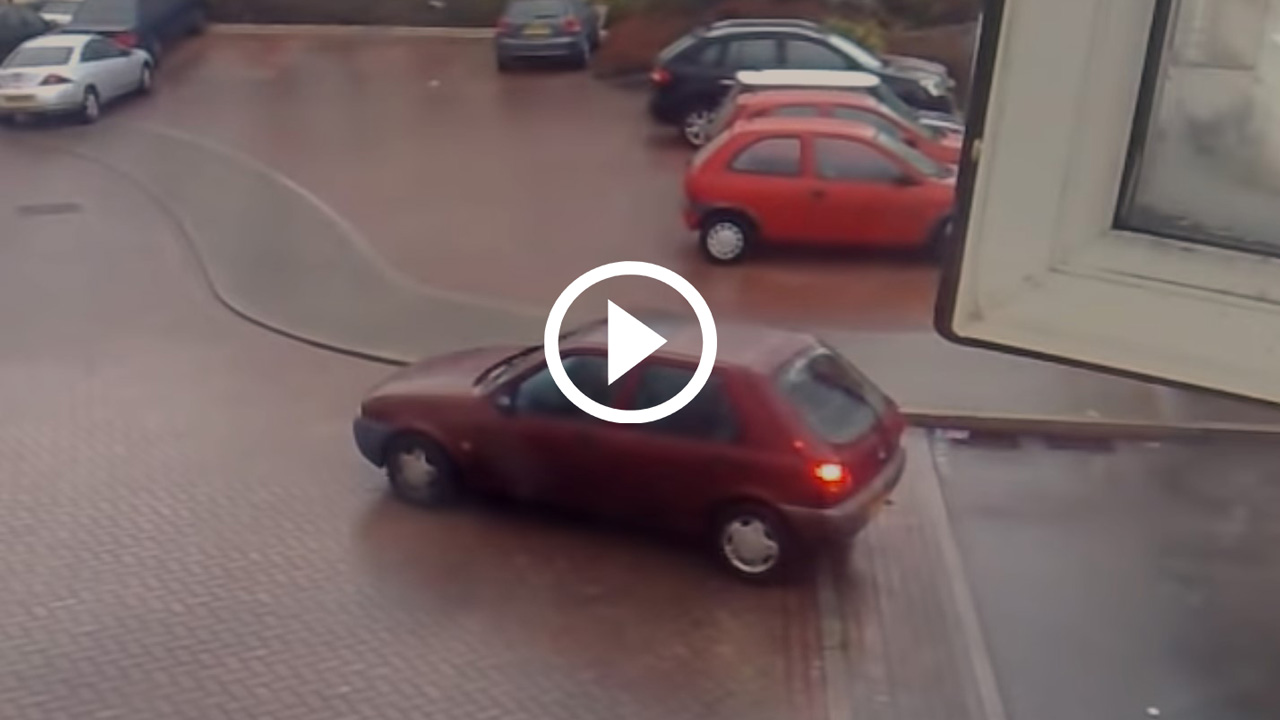 Πήδηξαν για να σωθούν από τον πάγο [video]