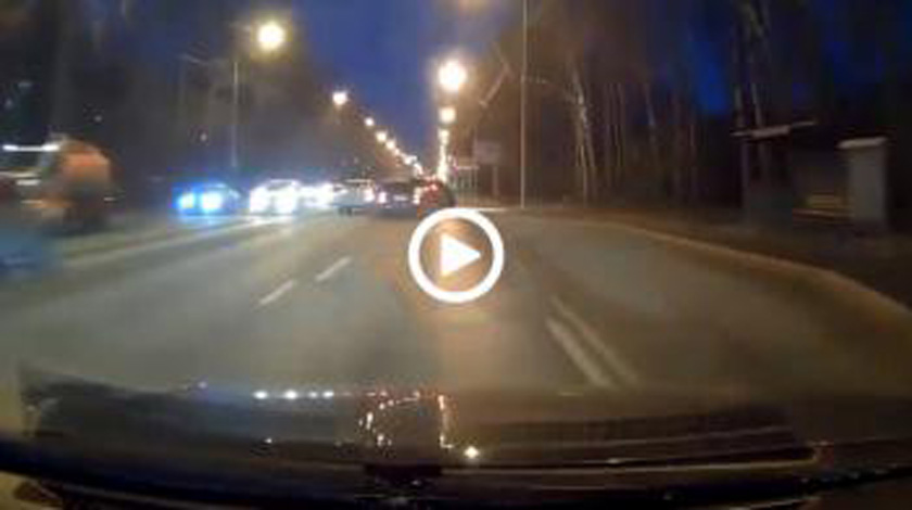 Προσπέραση από δεξιά γιατί βιαζόταν [video]