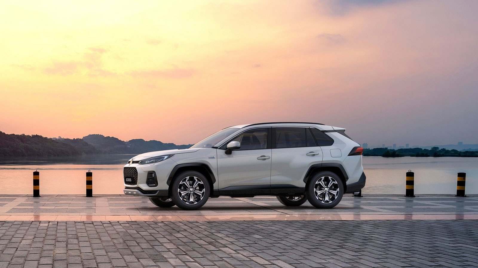 Η συνολική ισχύς του υβριδικού συνόλου φτάνει τα 306 άλογα στις 6.000 σ.α.λ., με την κίνηση να μεταδίδεται στους τέσσερις τροχούς μέσω ενός αυτόματου 