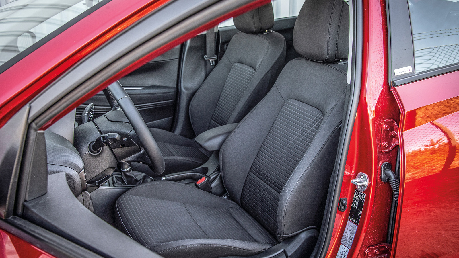 Συγκρίνουμε Dacia Sandero TCe με Hyundai i20 T-GDI