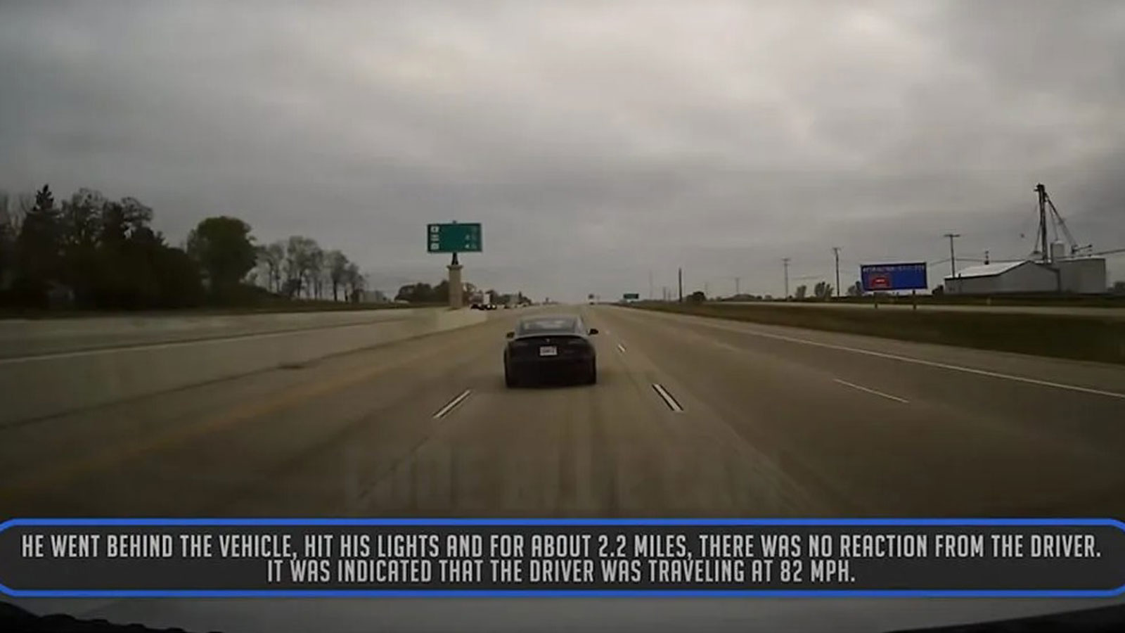 Τον «τσάκωσε» η αστυνομία να κοιμάται ενώ οδηγούσε Tesla! [video]