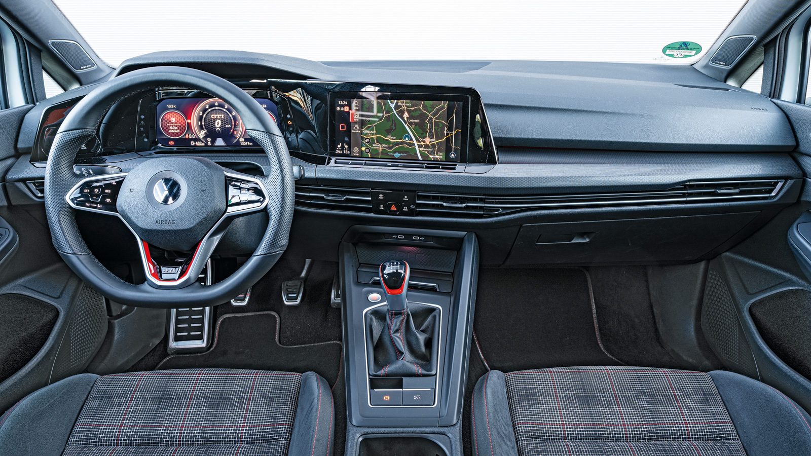 Συγκρίνουμε Ford Focus ST με VW Golf GTI και BMW 128ti