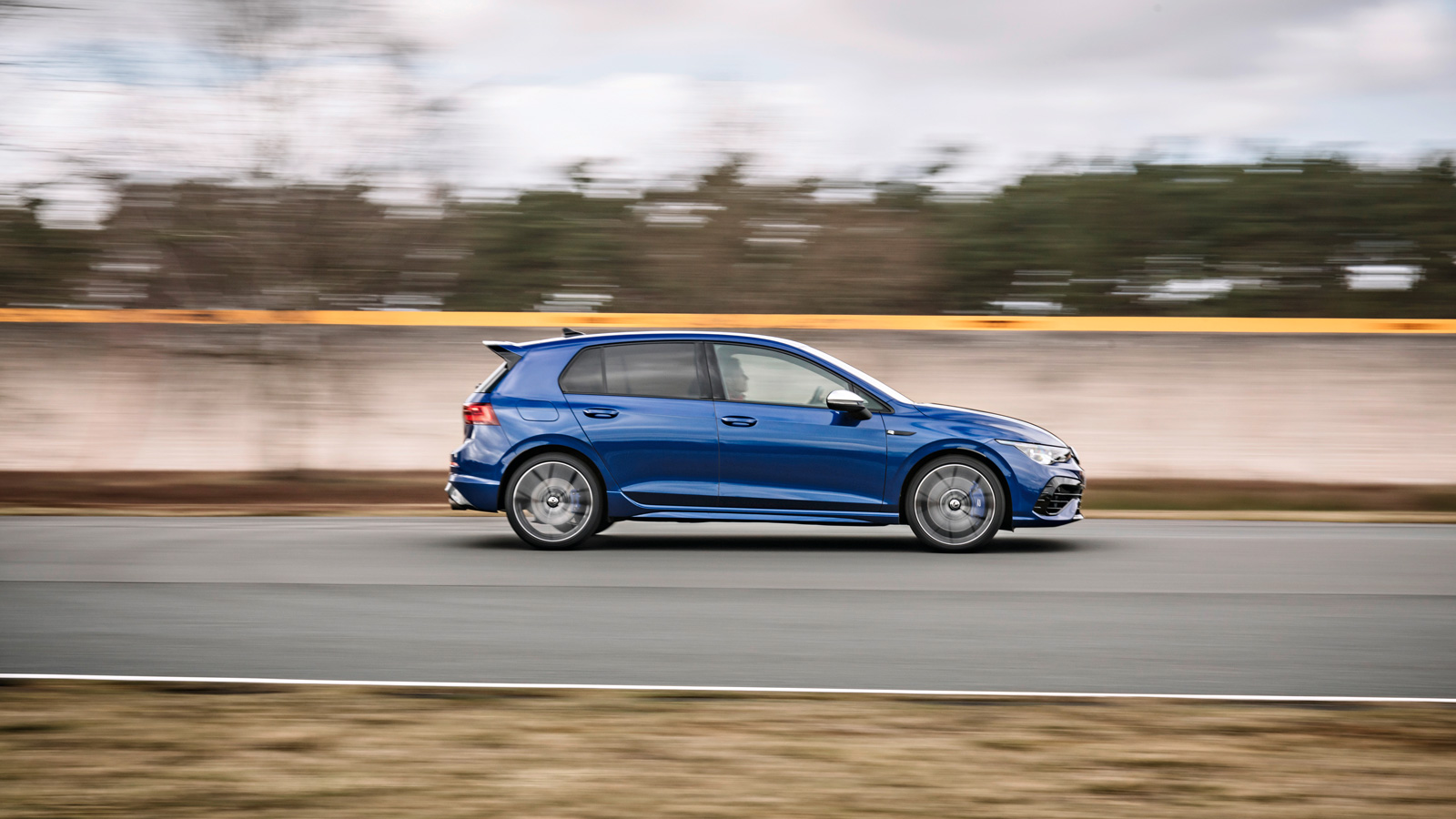 Συγκρίνουμε το VW Golf GTI με το GTI Clubsport και το Golf R