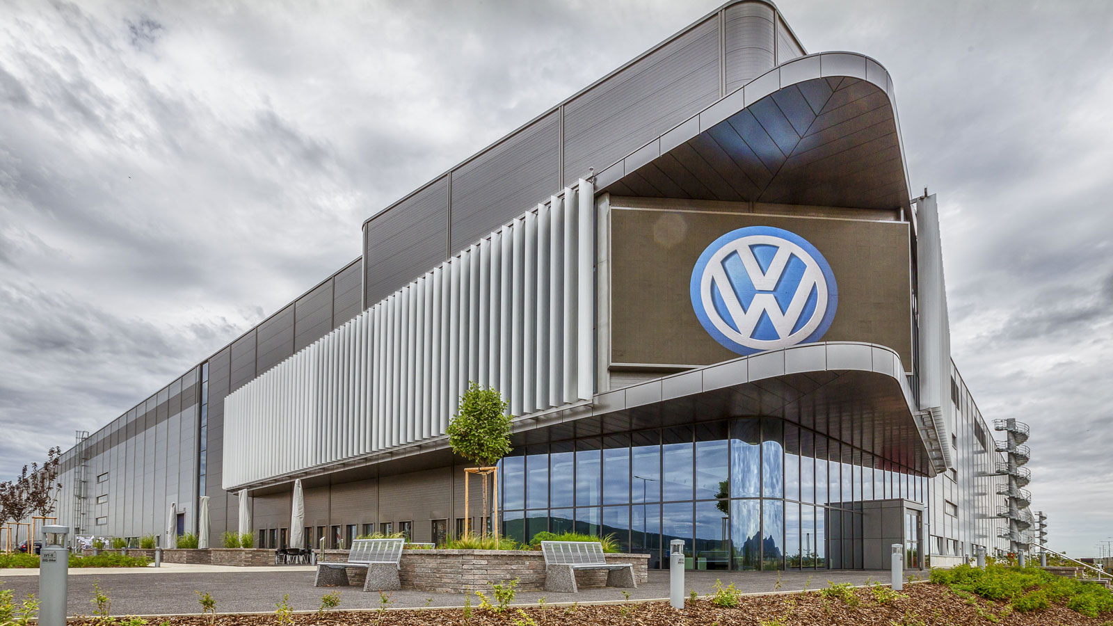 Σταματά τους κινητήρες βενζίνης και diesel και η Volkswagen!